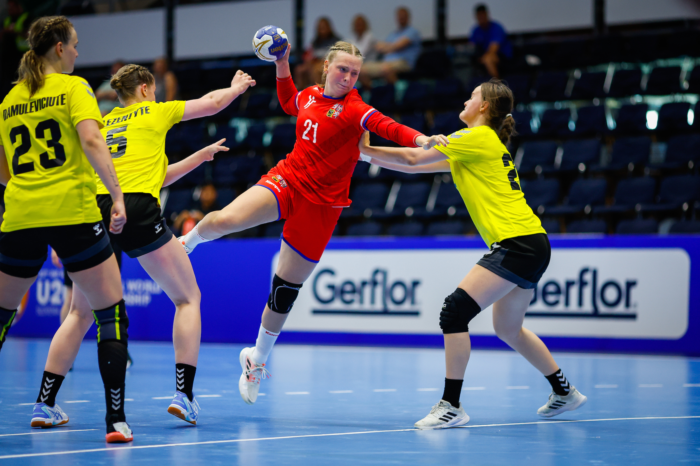 18 European teams start U20 world title hunt