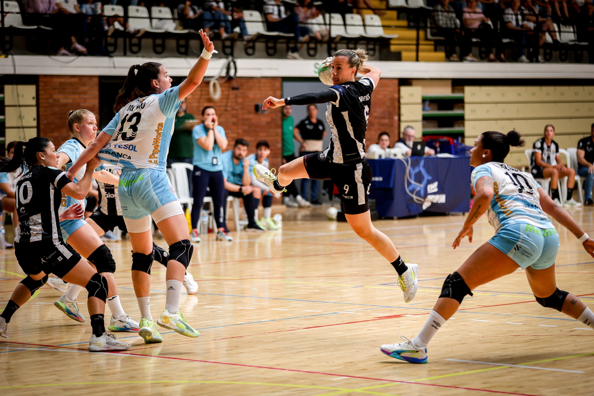 Malaga, Michalovce seek comebacks in semi-finals