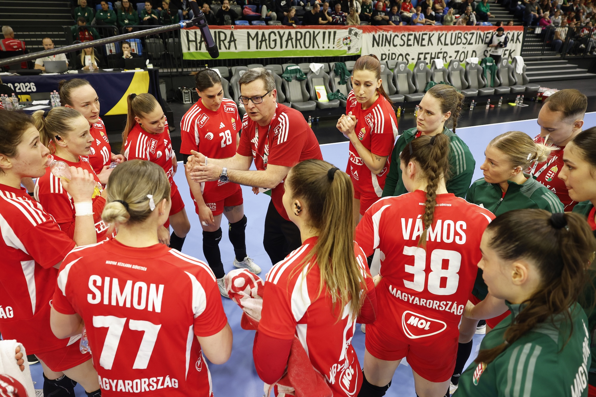 HUN DEN 260305 HUN Timeout