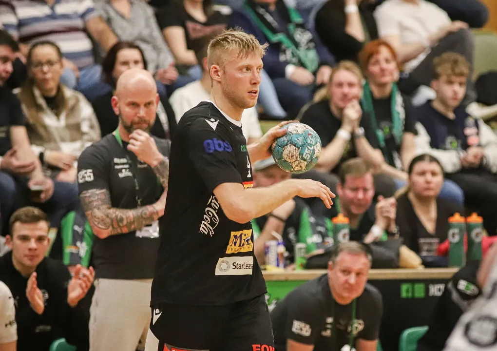 Norwegian teams celebrate away victories