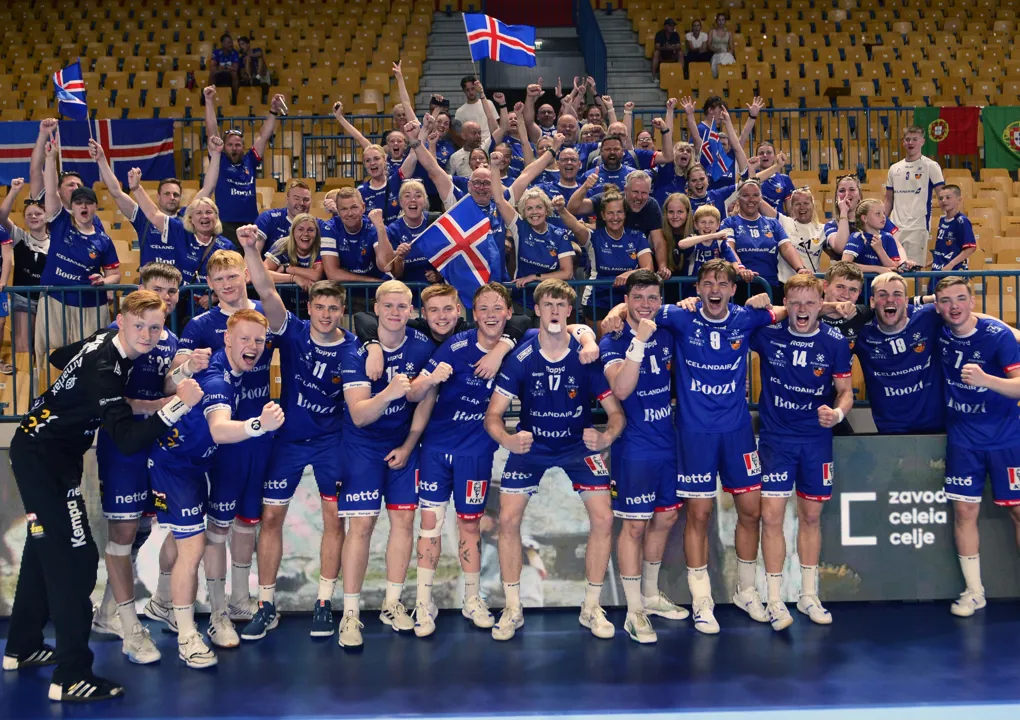 Iceland's miraculous escape, three teams remain perfect