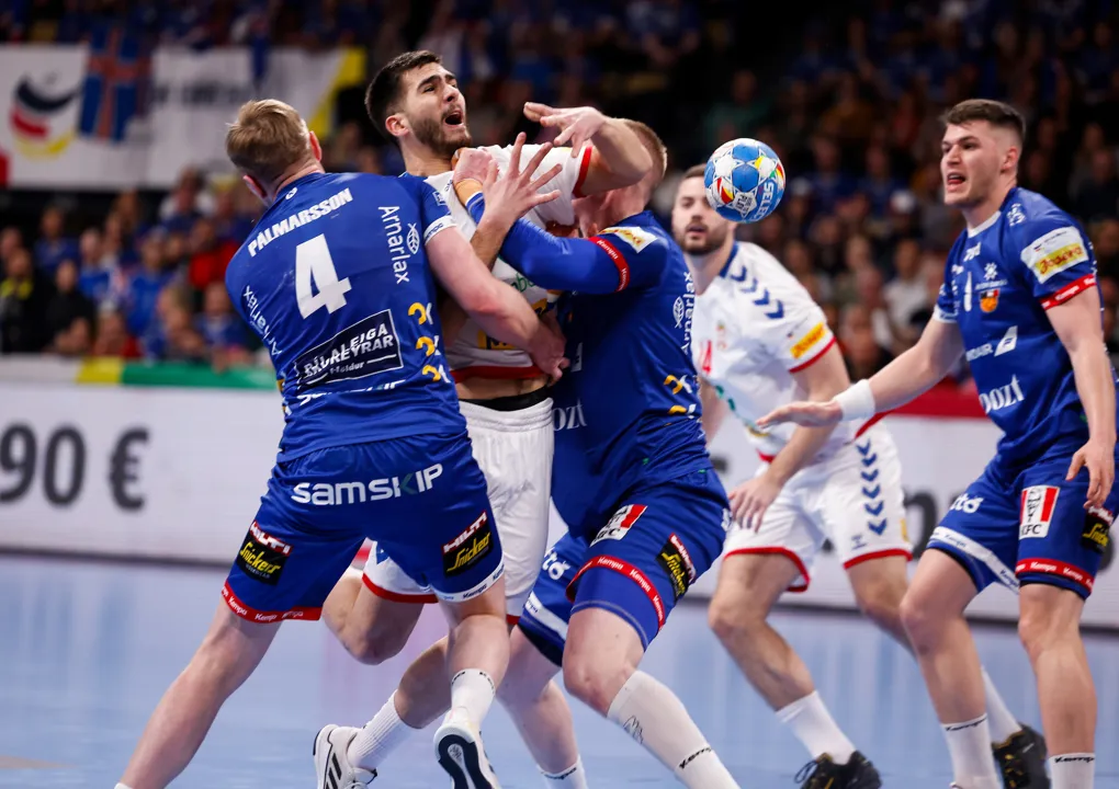Iceland secure late draw with Serbia
