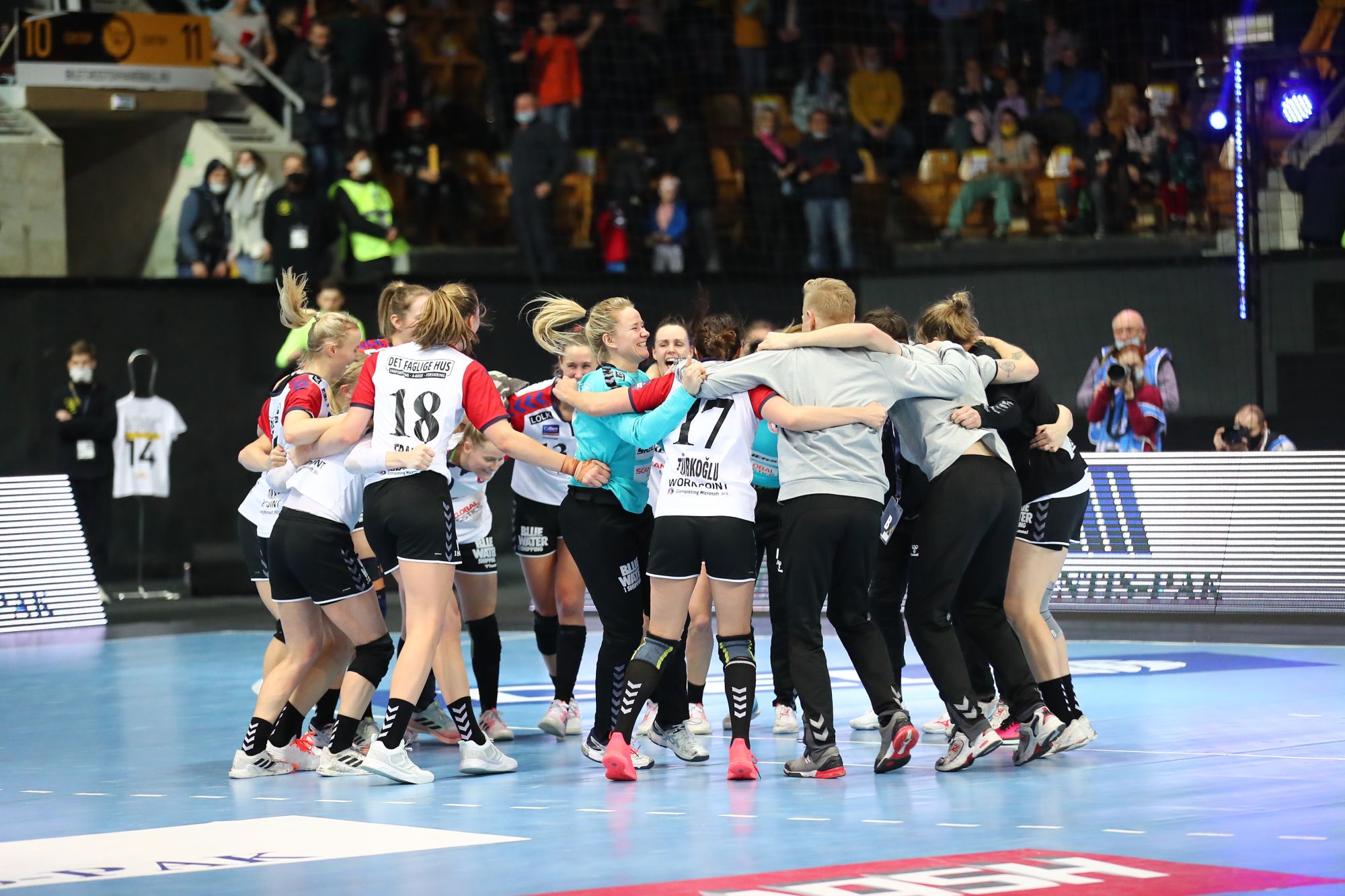 Summary: Esbjerg remain top of group A; Vipers go second in group B