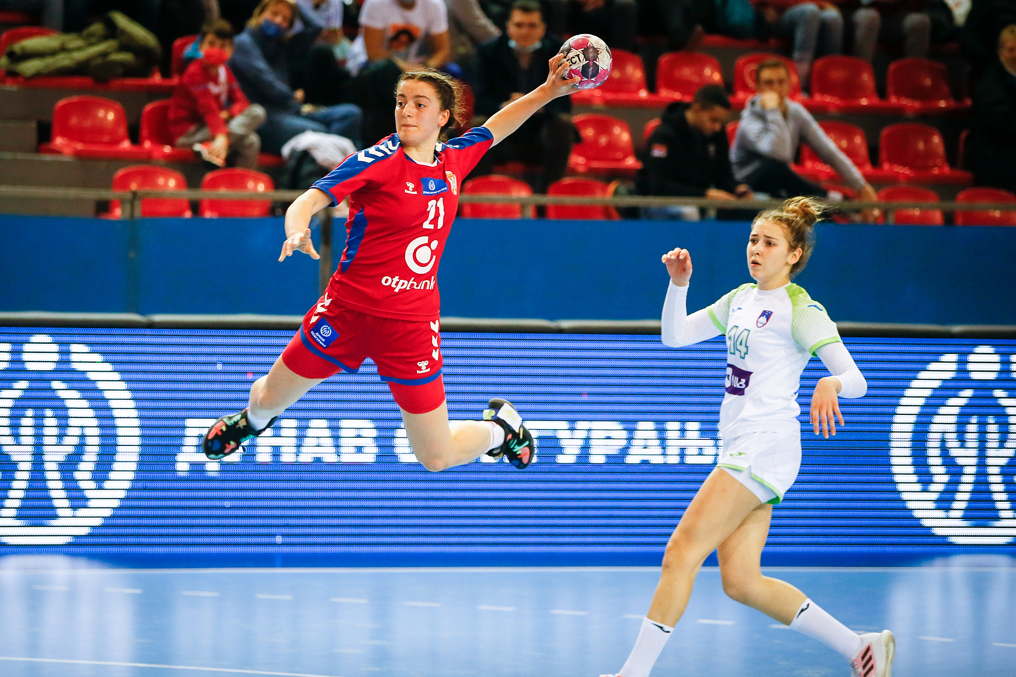 Hosts set for final day qualification showdown