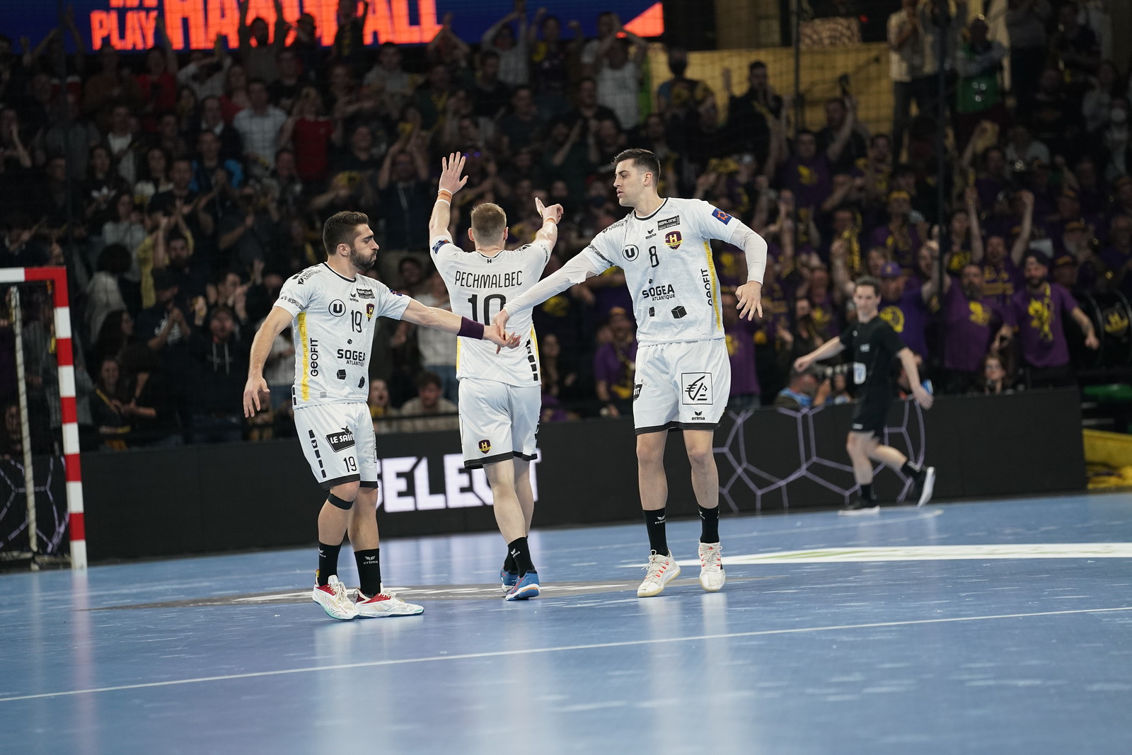 Summary: Nantes beat Füchse; Magdeburg draw in first leg