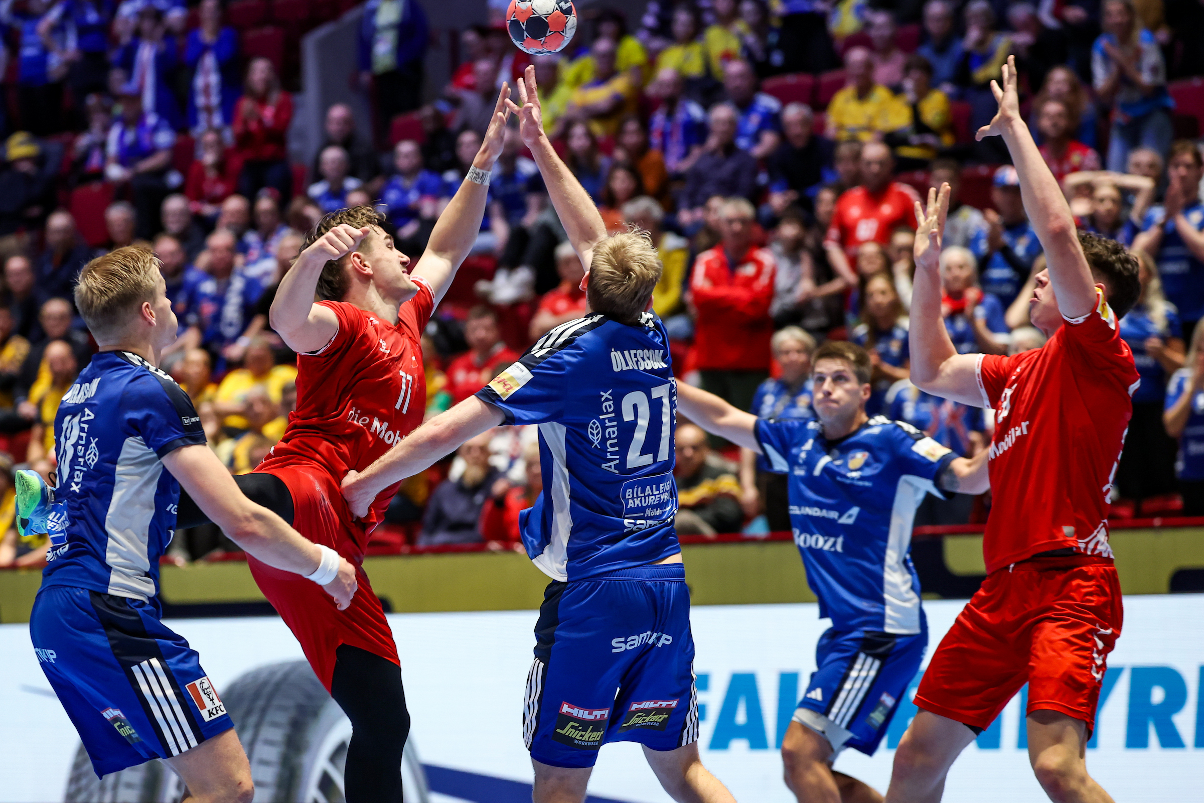 Iceland snatch late draw against Switzerland in dramatic finish