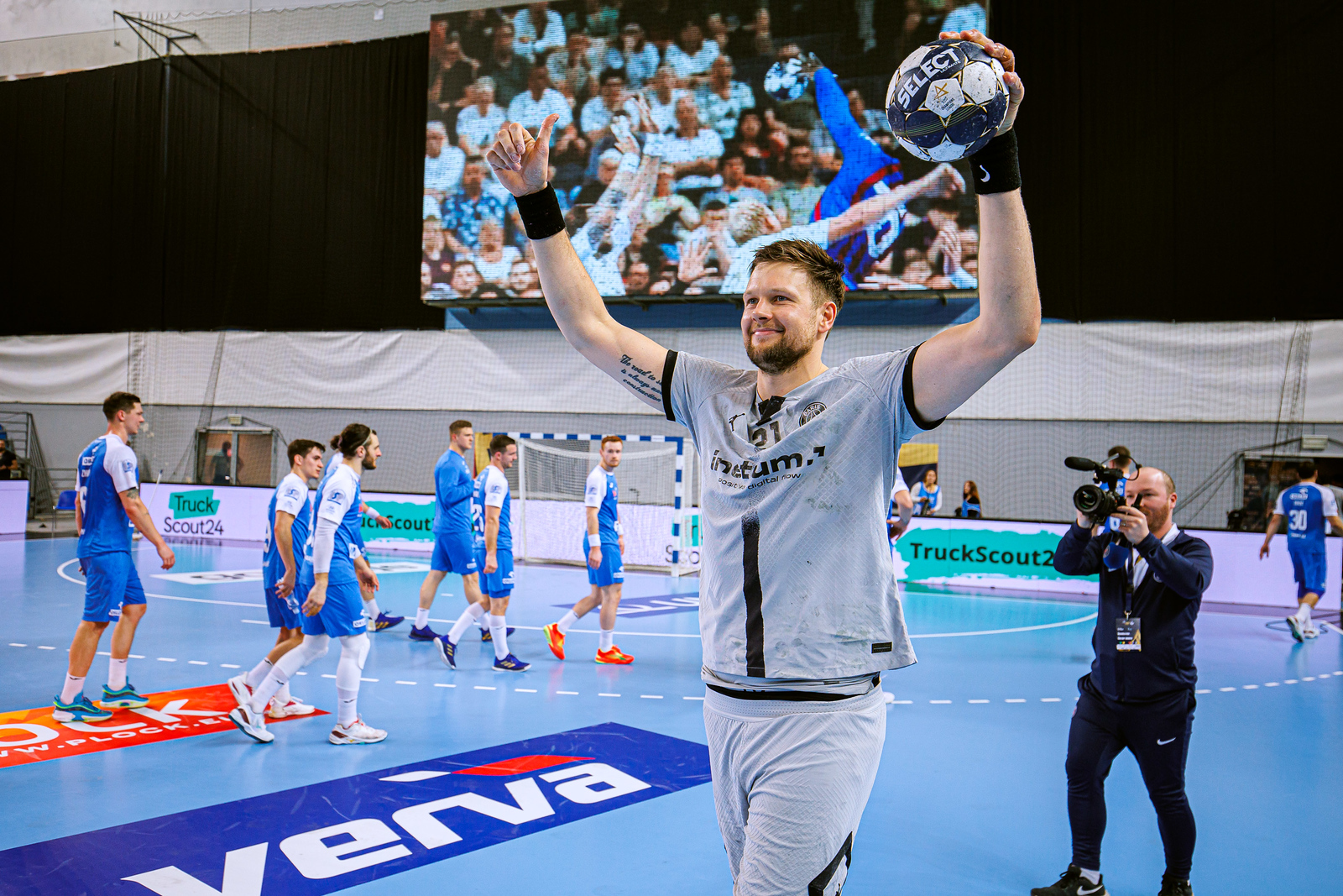 Coverage of Machineseeker EHF Champions League 2022 23 round 13