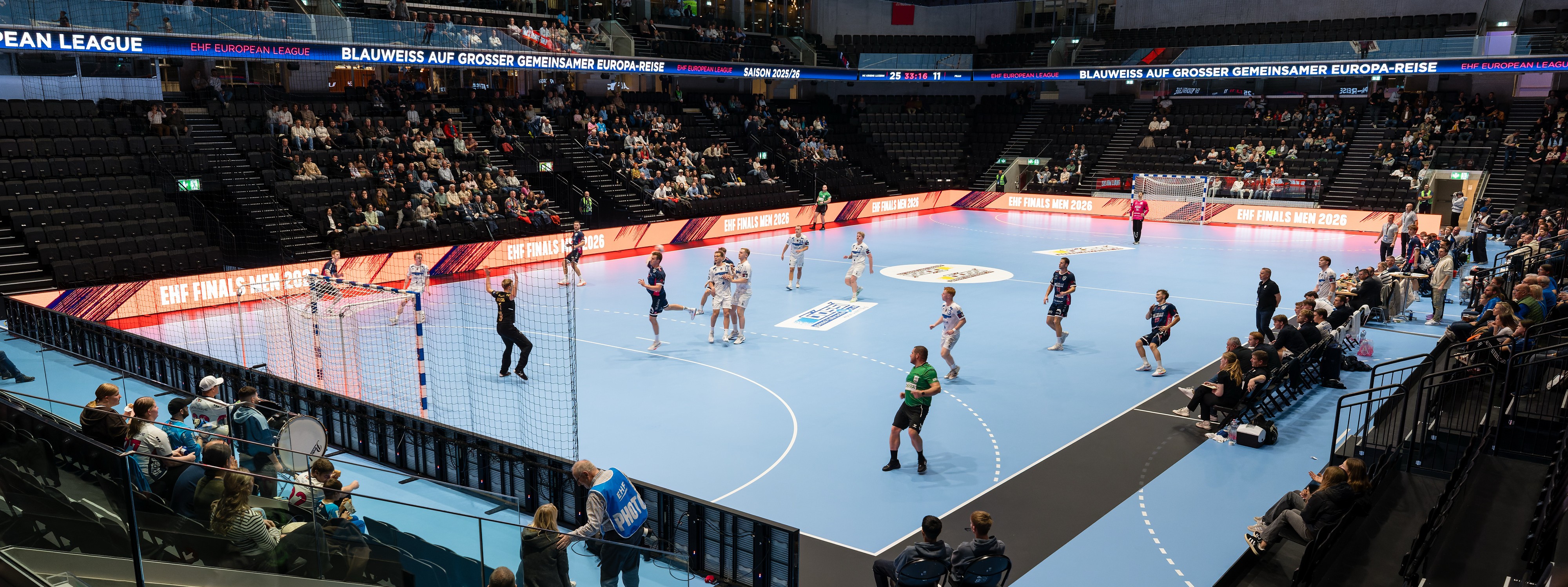 20251111 Kriensluzern Knattspyrnufelagiofram Arena 034