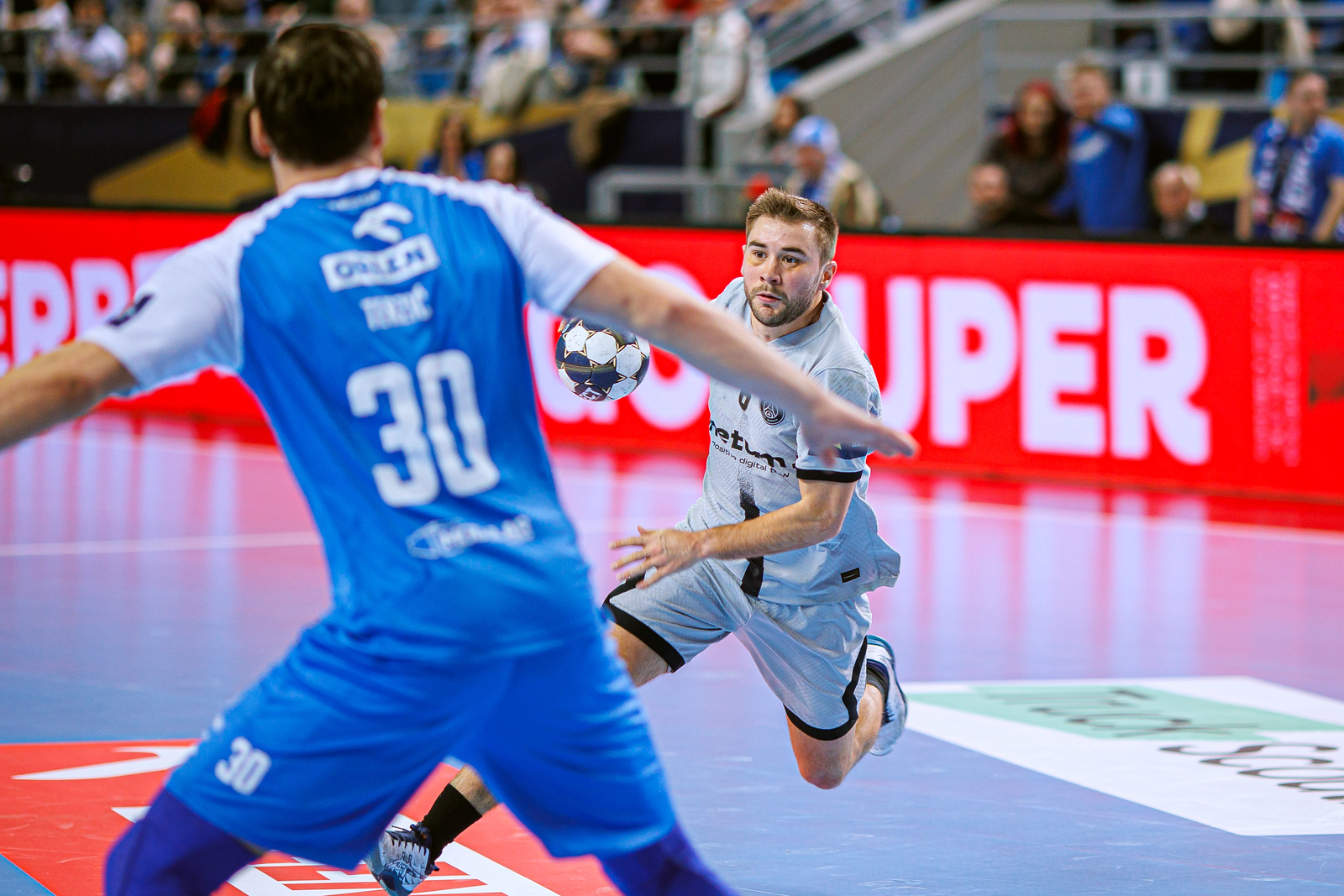 Paris cruise past Plock to qualify for the quarter-finals