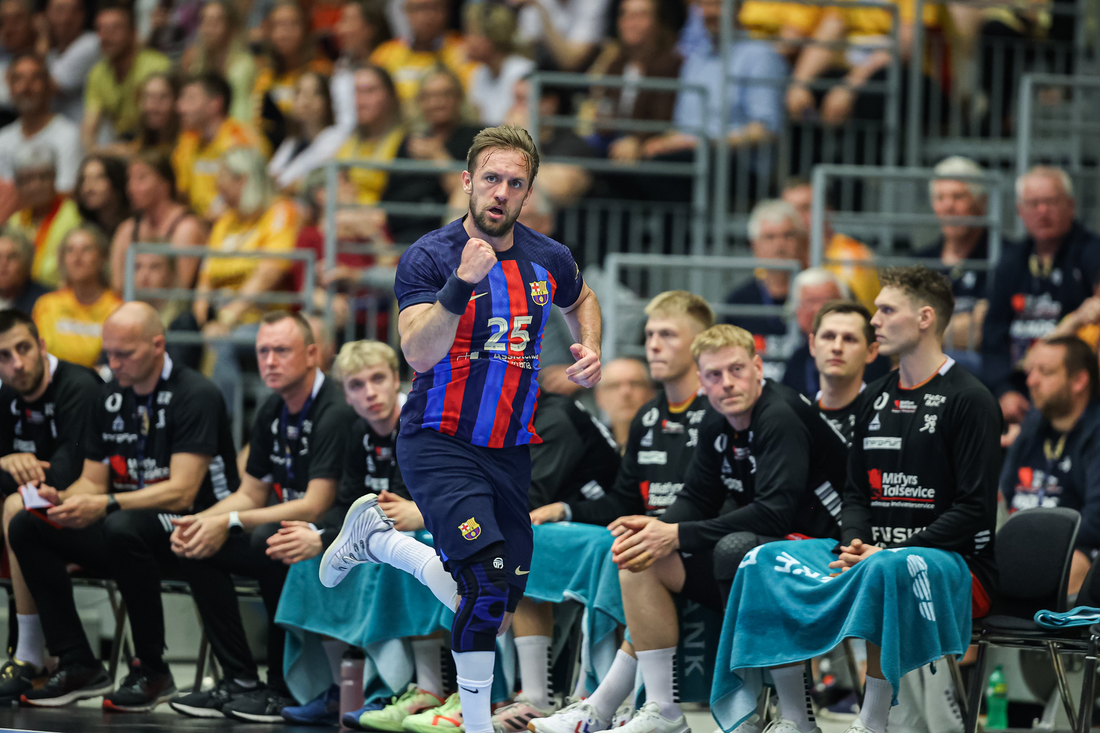 SUMMARY: Barça, PSG close in on Cologne; other ties wide open