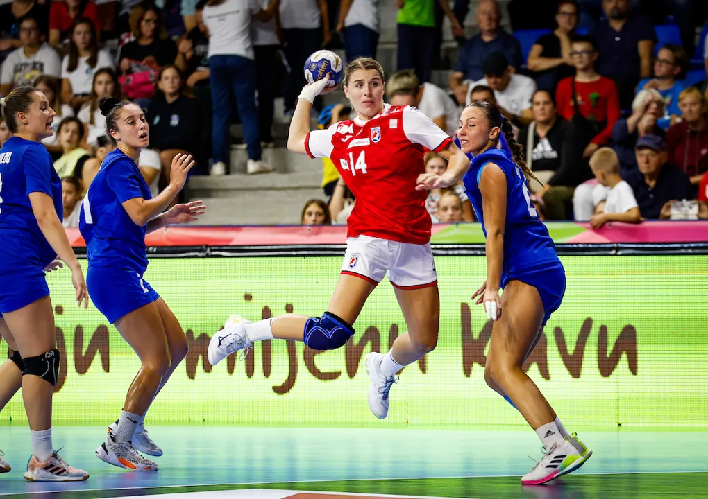 History on the line in last rounds of qualifiers