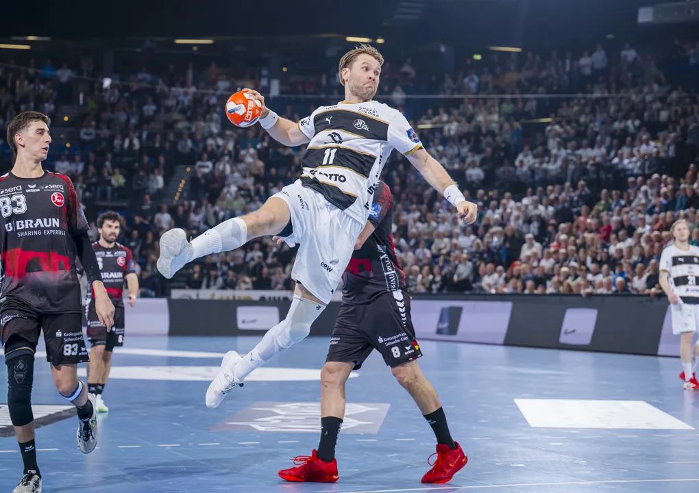 Kiel down Melsungen to win group; Porto claim last play-off berth