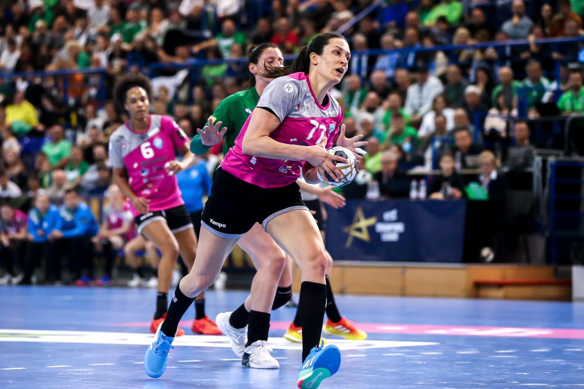 Krim hold their nerve to reach quarter-finals