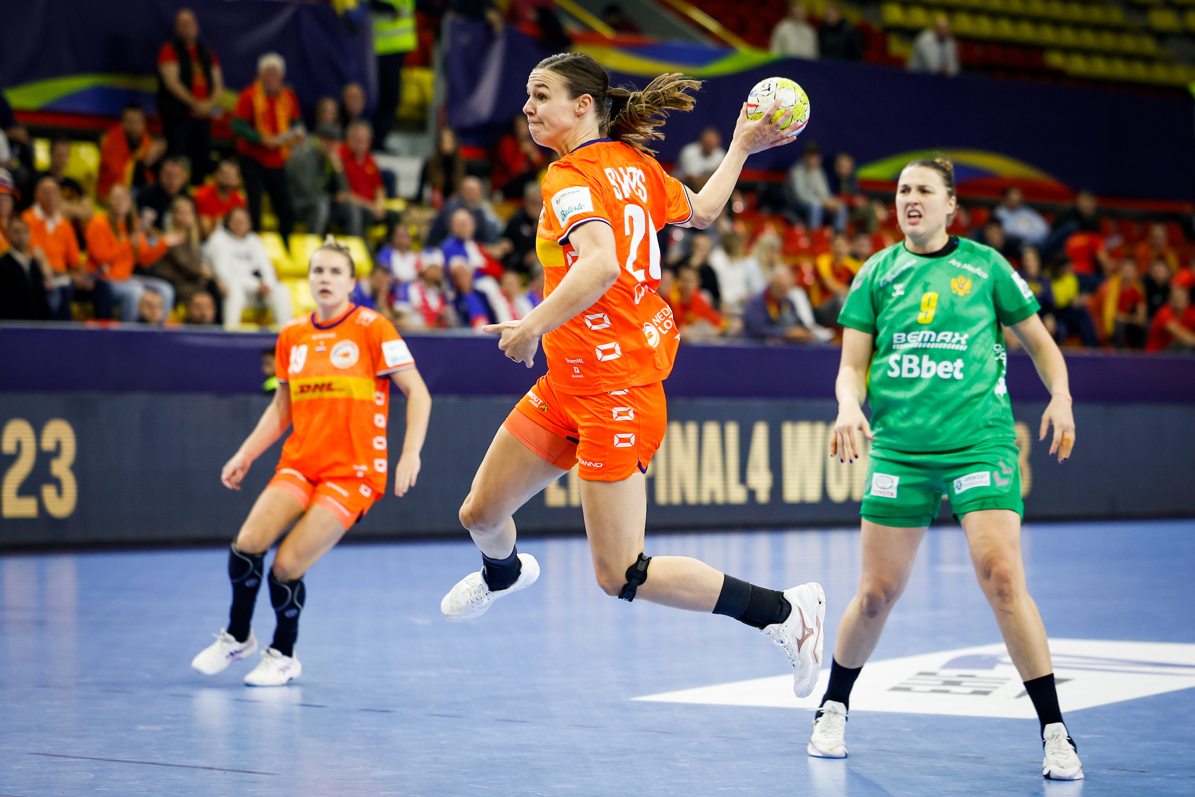 Netherlands end main round with record win