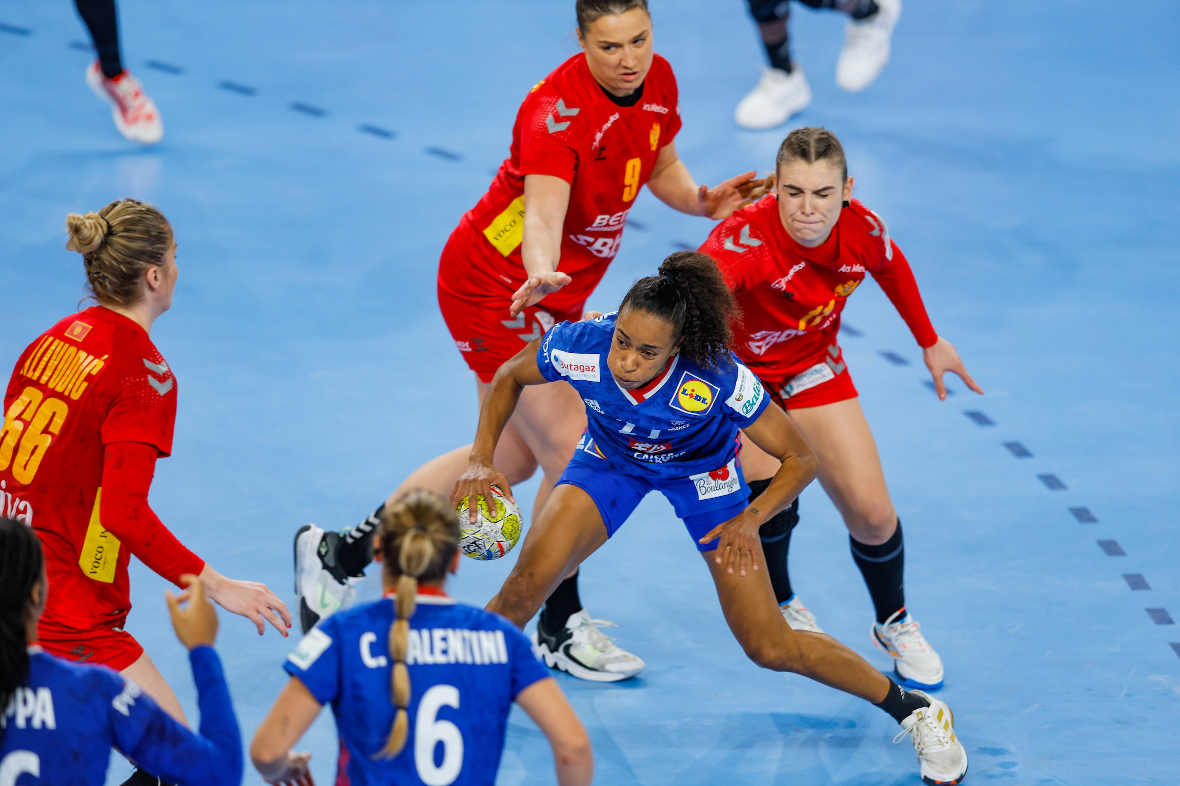 Examining the key factors in female player dropout 