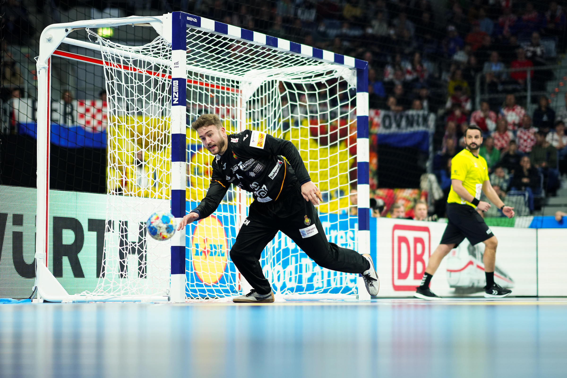 Catch the next EHF Webinar on goalkeeping