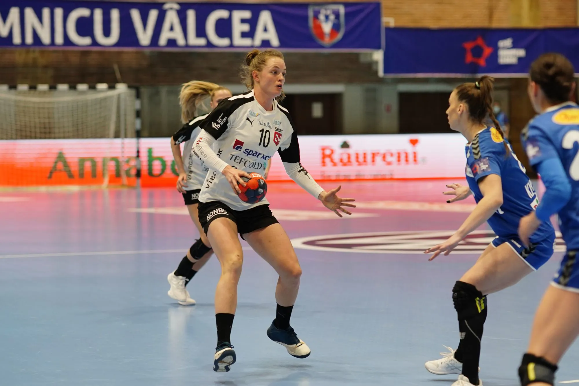 Viborg through after splitting points with Valcea