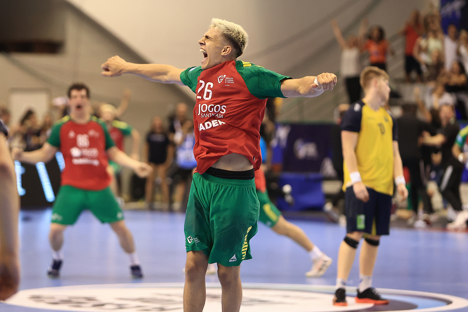 'Hand in Hand': Costa brothers approach the top together