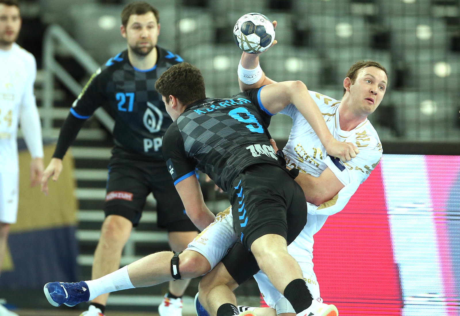 Reinkind’s buzzer-beater shocks Zagreb 