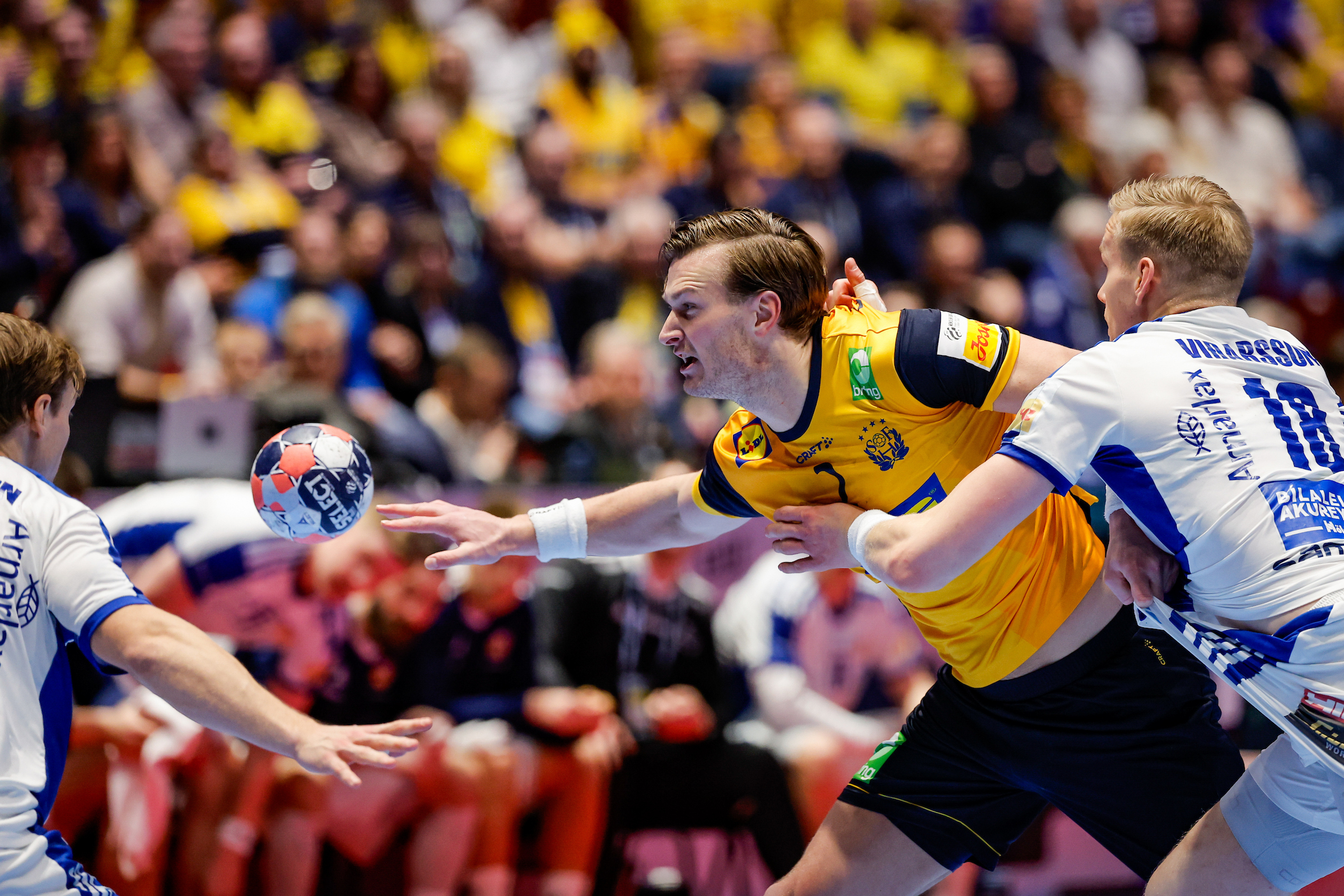 Live blog: Sweden fight back against Iceland